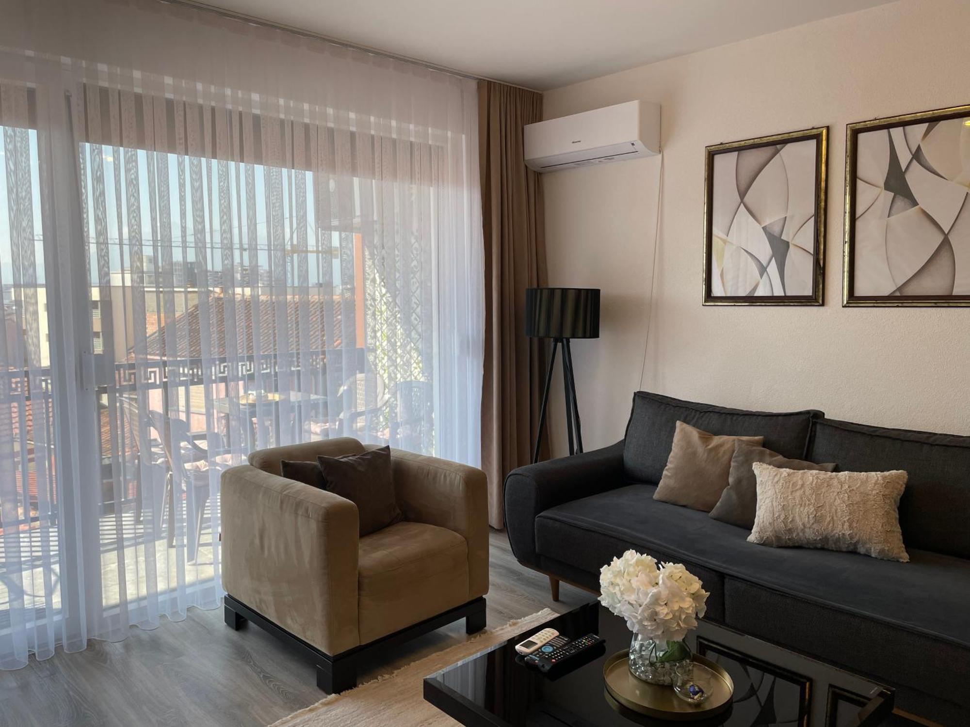 Apartment Prizreni-Free Private Parking Buitenkant foto
