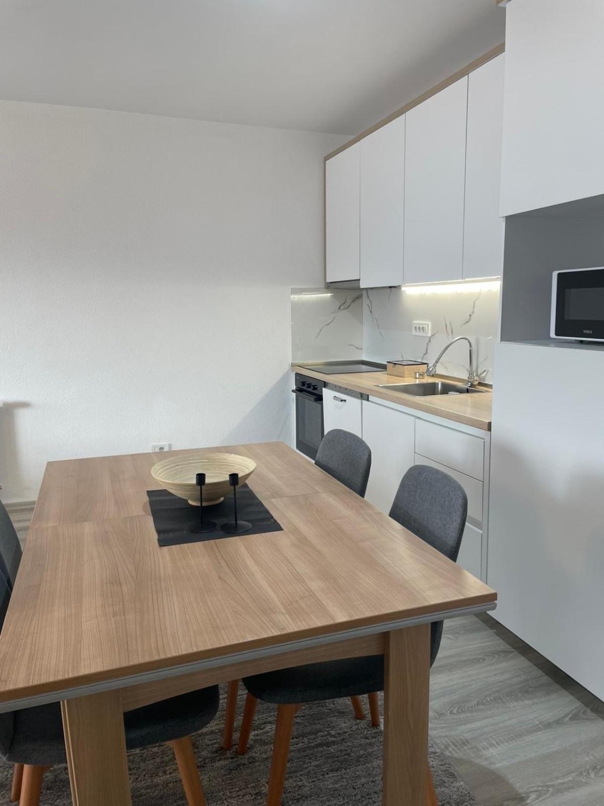 Apartment Prizreni-Free Private Parking Buitenkant foto